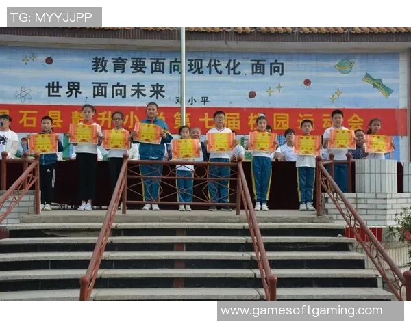 足球明星何统帅脸部特写展现运动魅力与个人风采的精彩瞬间